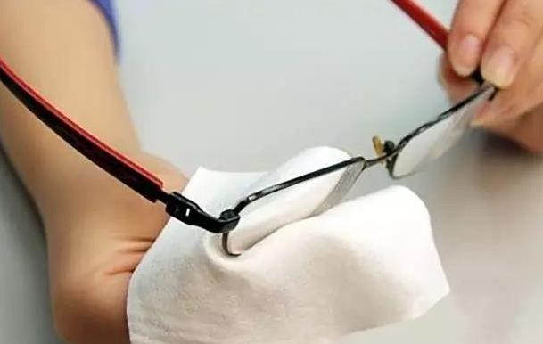 老花鏡防輻射眼鏡的作用、保養(yǎng)，你真的都懂嗎？
