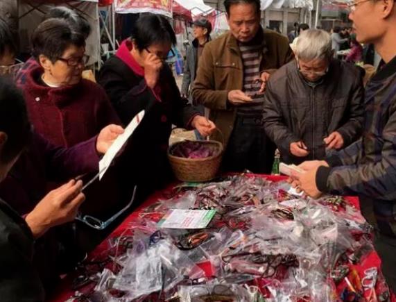 怎么佩戴老花鏡？驗光 品牌 質(zhì)量 保養(yǎng)一個都不能少